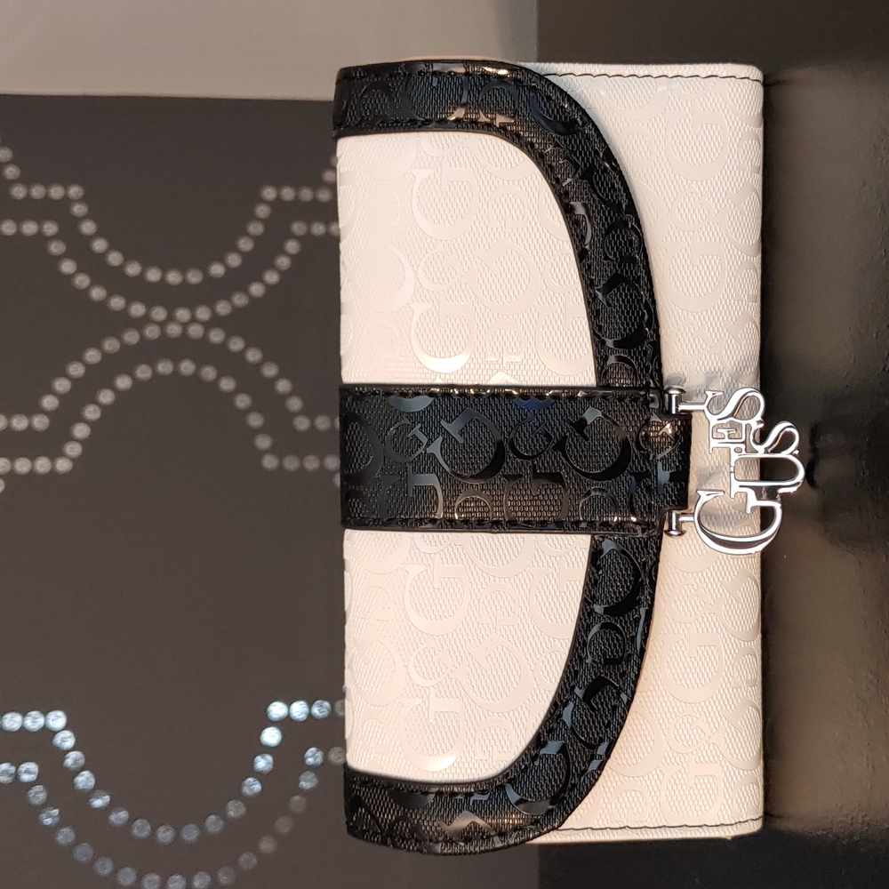 Guess Wallet